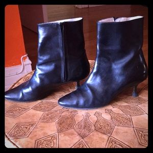 Black kitten heels Manolo Blahnik booties